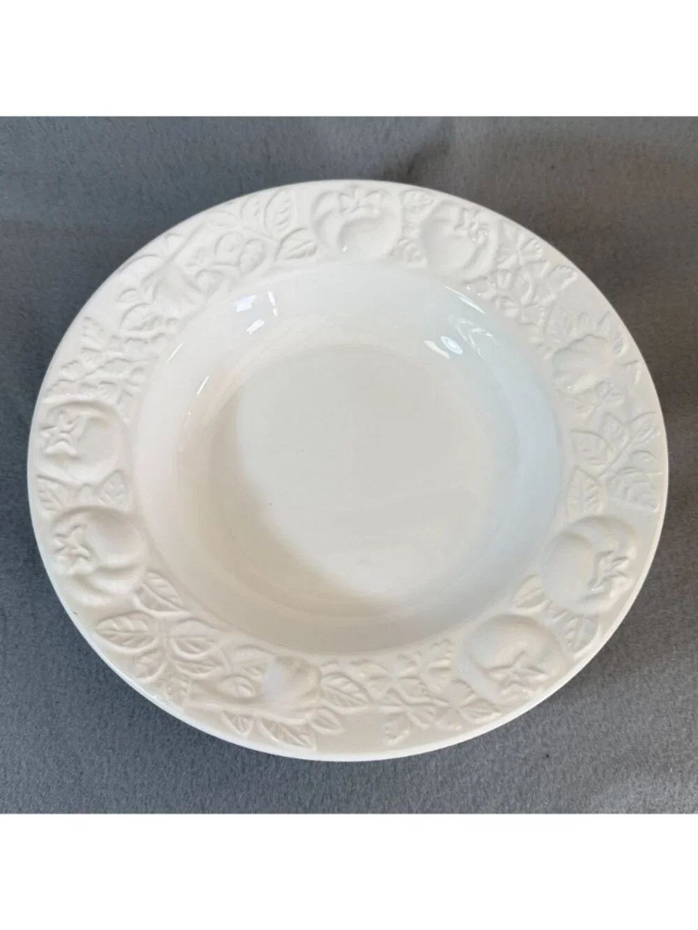 Vintage Over and Back Italy White Ceramic Pasta Soup Bowls Embossed Fruit Set of - Picture 3 of 12
